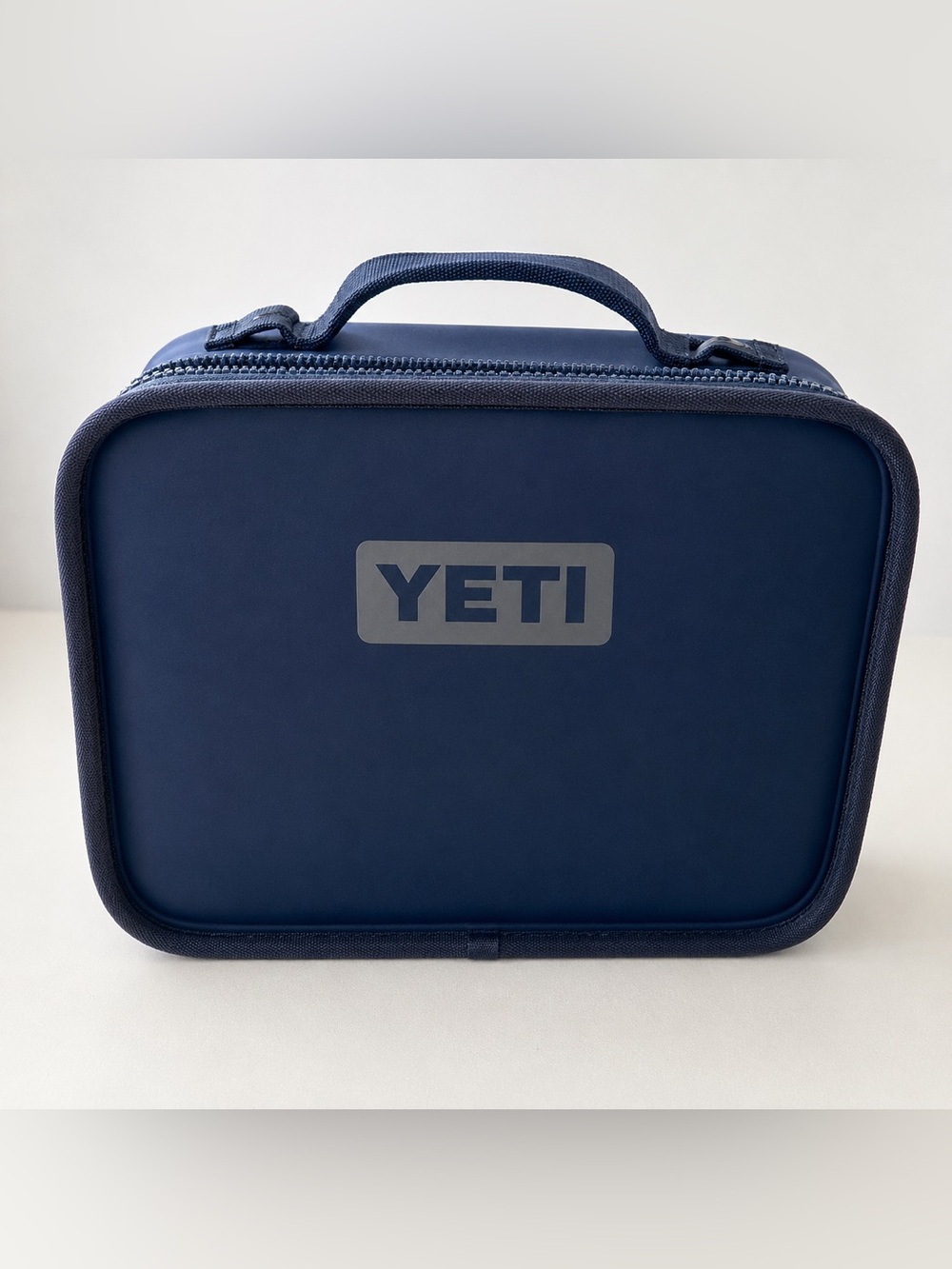 YETI Daytrip Lunch Bag Navy Blue Insulated Lunch Tote Soft Cooler